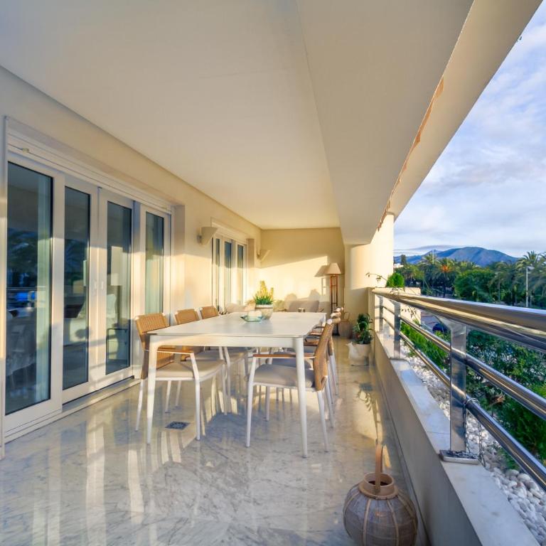 MARBELLA BANUS SUITES - Playas del Duque Luxury - Apartamento Premium de 3 dormitorios con balcón - 78