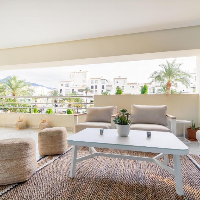 MARBELLA BANUS SUITES - Playas del Duque Luxury - Apartamento Premium de 3 dormitorios con balcón - 84