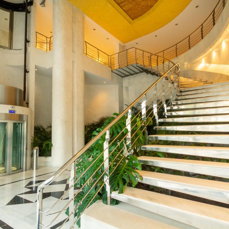 MARBELLA BANUS SUITES - Playas del Duque Luxury - Apartamento Premium de 3 dormitorios con balcón - 85