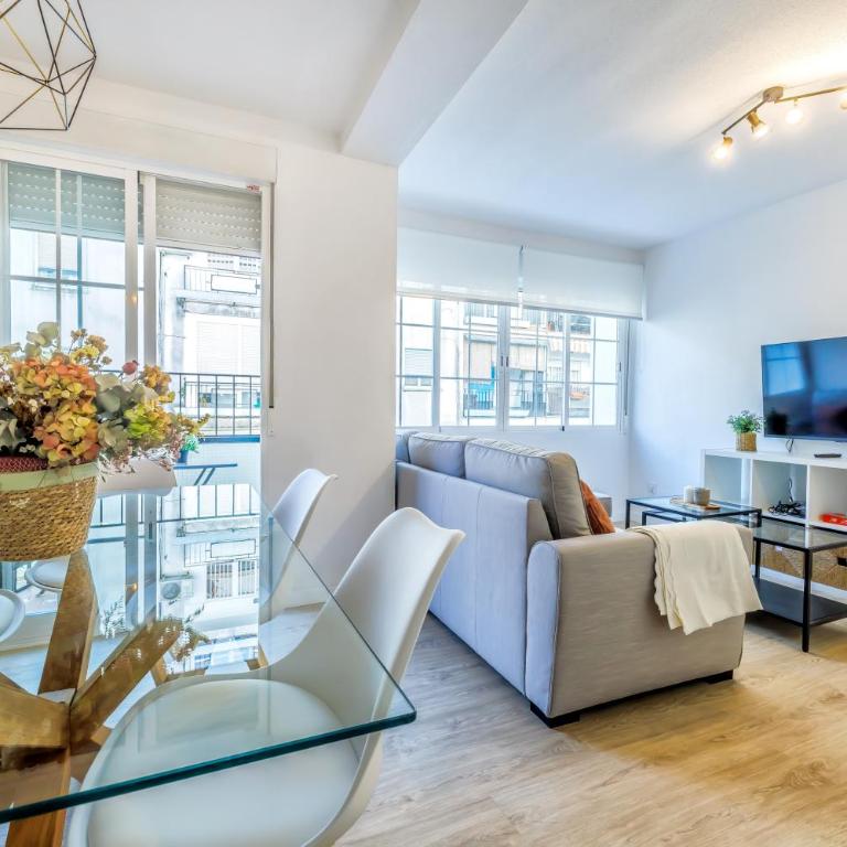 Apto Lope de Sosa junto al casco histórico & Parking Gratuito - Three-Bedroom Apartment - 2