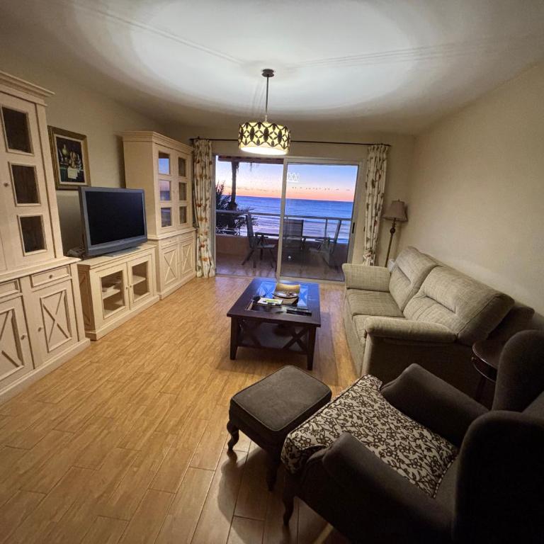 Apartamento primera línea playa Torrevieja El Palmeral - Two-Bedroom Apartment with Sea View - 11