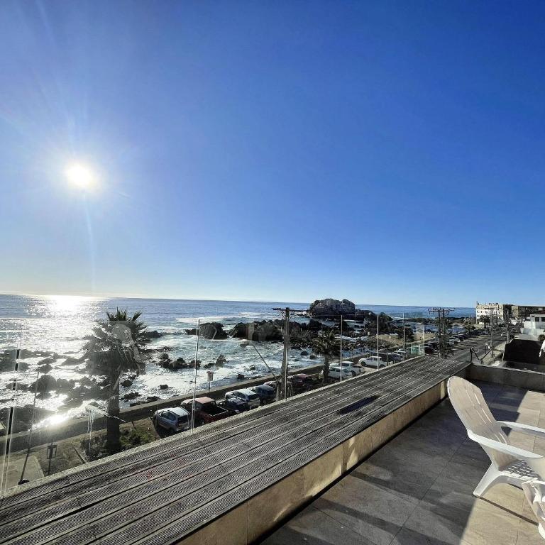 Rbkº Único y amplio depto. frente al mar - Three-Bedroom Apartment - 1