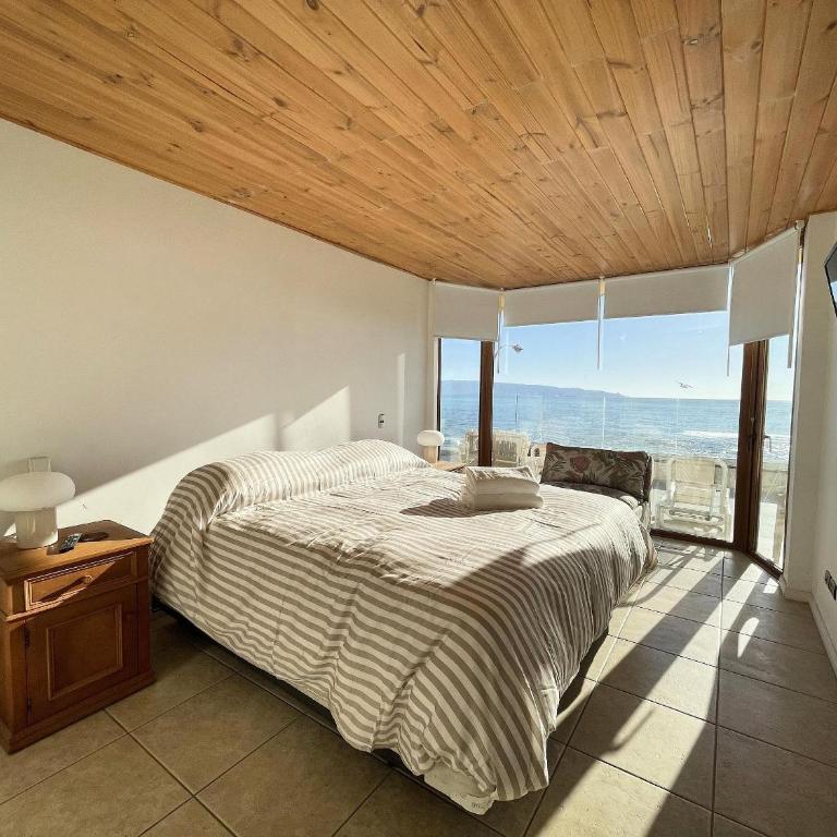 Rbkº Único y amplio depto. frente al mar - Three-Bedroom Apartment - 8