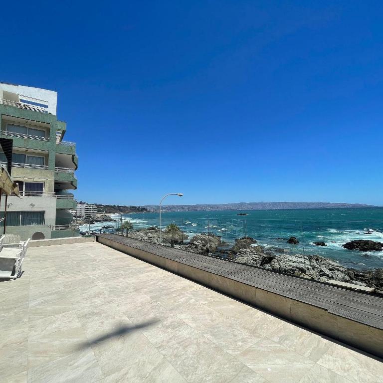 Rbkº Único y amplio depto. frente al mar - Three-Bedroom Apartment - 31