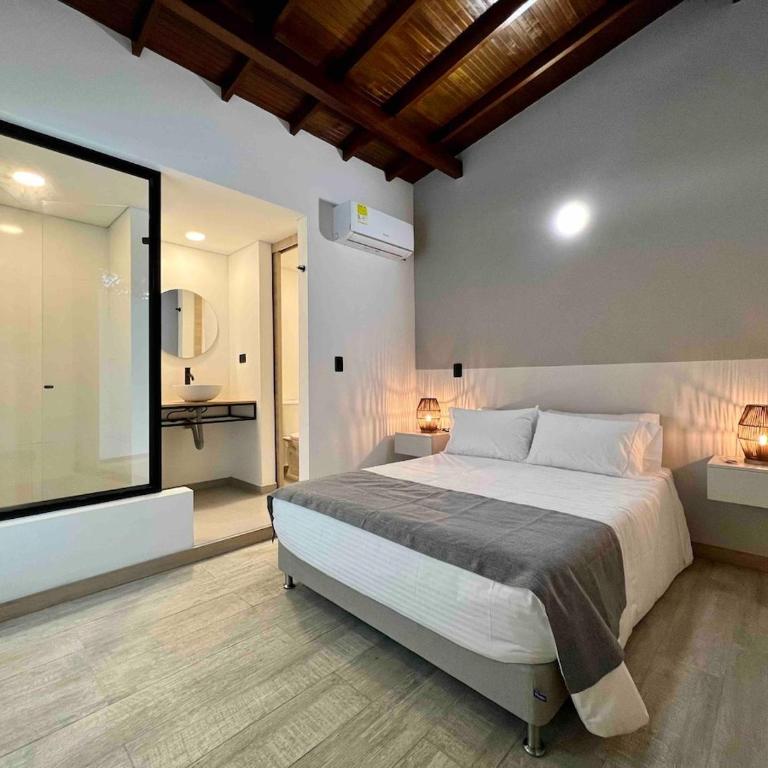 BORA BORA - Huge Jacuzzi, Rooftop & AC in Provenza - Apartment - 34