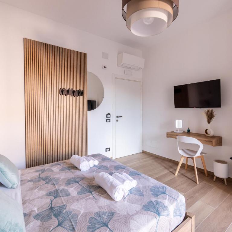 Armony Luxury Suites - Deluxe Double Room with Balcony - 1