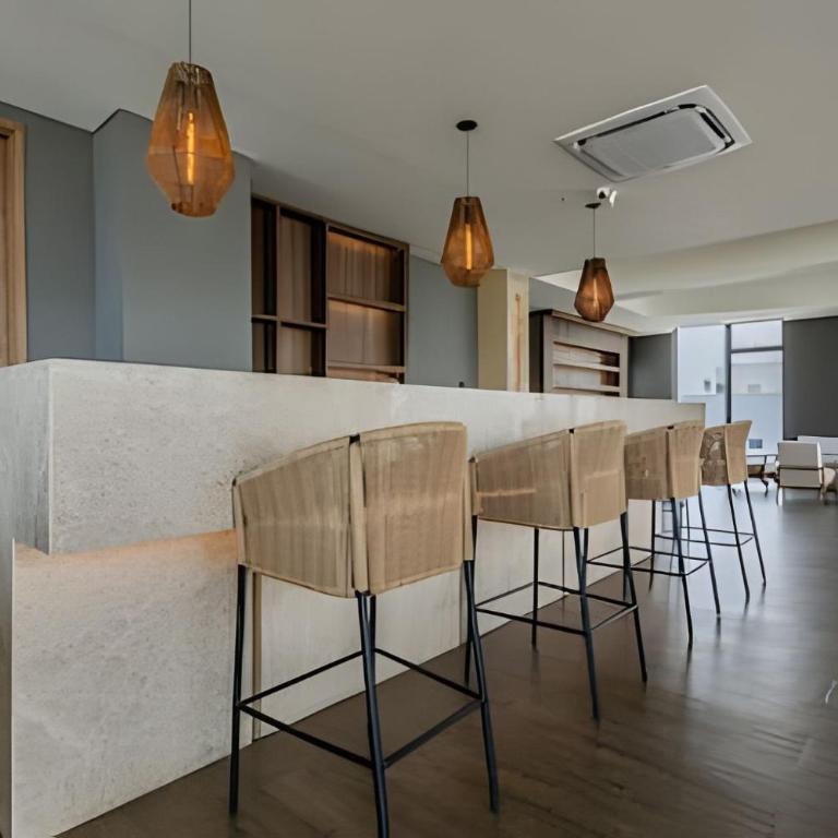 Lujoso y Nuevo Cerca al Centro/ Piscina Panorámica - Apartamento Deluxe de 2 dormitorios con balcón - 79
