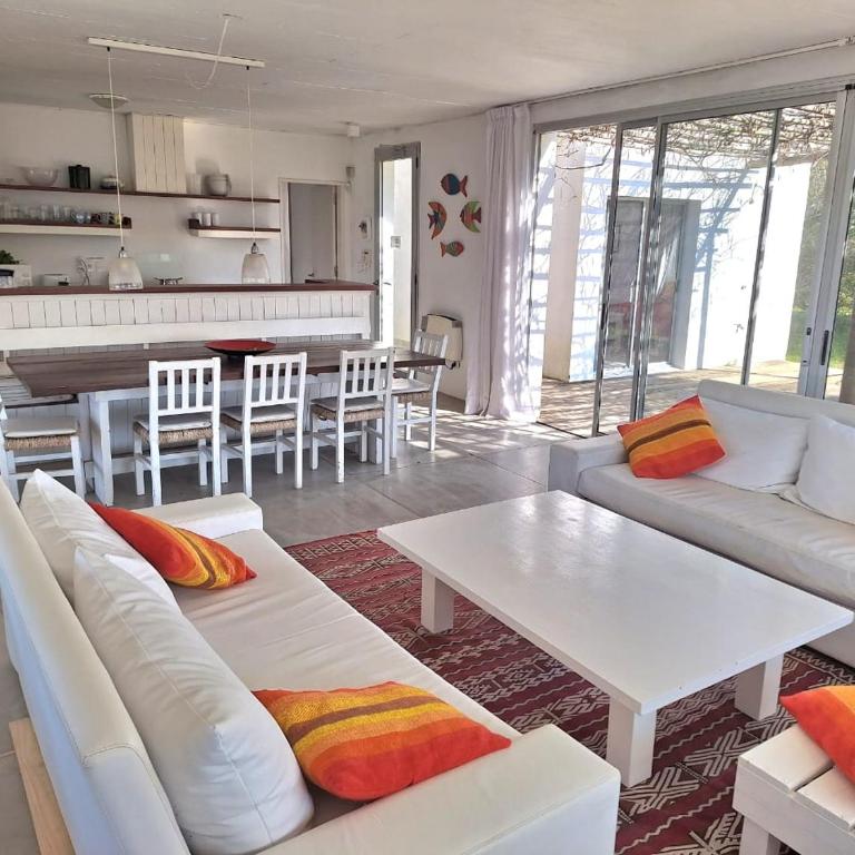 Buena Vista - Three-Bedroom House - 8
