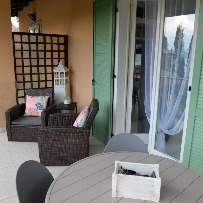 La Verbena a fianco del Vittoriale, vista piscina, 10 minuti a piedi dal lungo lago - Appartamento con 1 Camera da Letto - 6