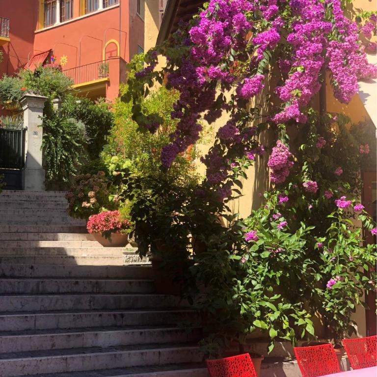 La Verbena a fianco del Vittoriale, vista piscina, 10 minuti a piedi dal lungo lago - Appartamento con 1 Camera da Letto - 12