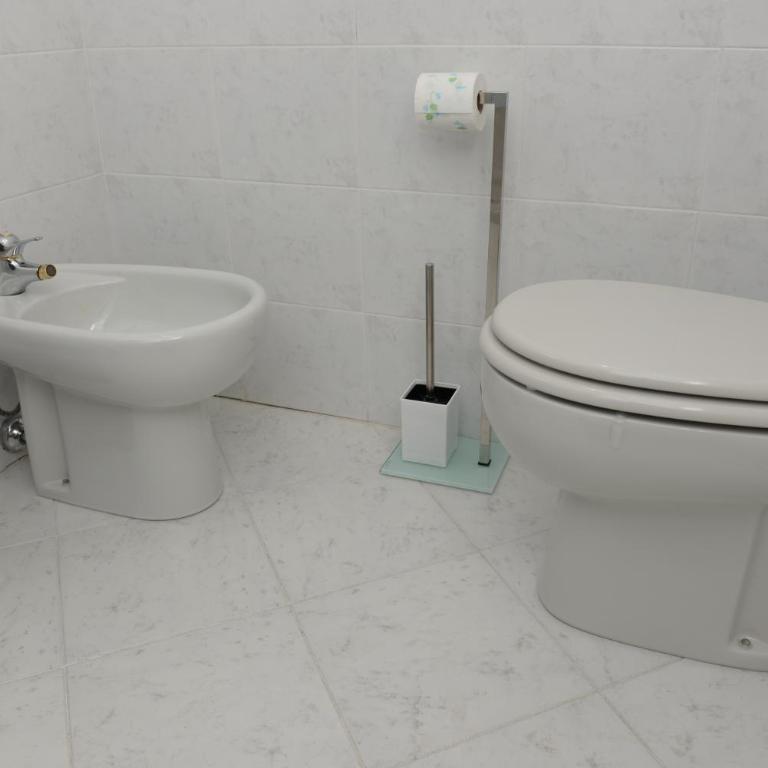 La Verbena a fianco del Vittoriale, vista piscina, 10 minuti a piedi dal lungo lago - Appartamento con 1 Camera da Letto - 26