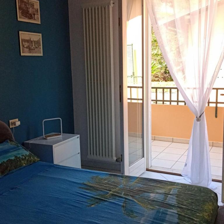 La Verbena a fianco del Vittoriale, vista piscina, 10 minuti a piedi dal lungo lago - Appartamento con 1 Camera da Letto - 13