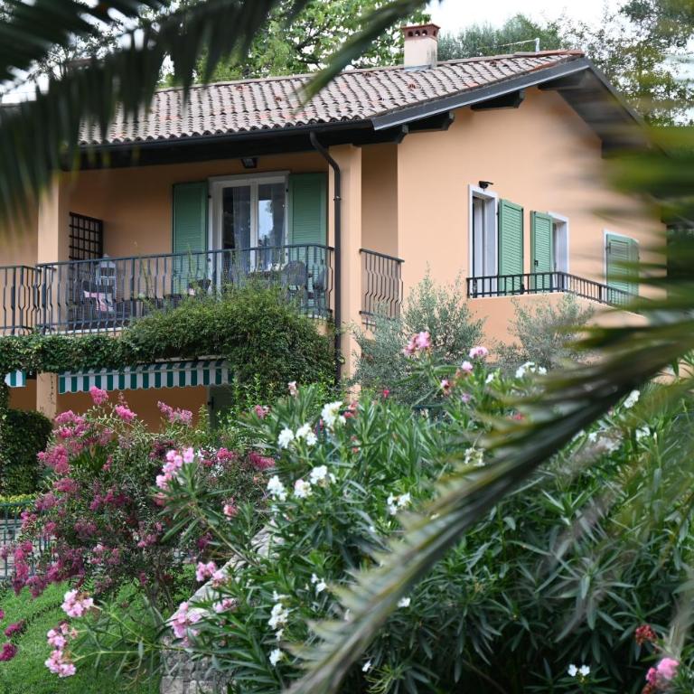 La Verbena a fianco del Vittoriale, vista piscina, 10 minuti a piedi dal lungo lago - Appartamento con 1 Camera da Letto - 2
