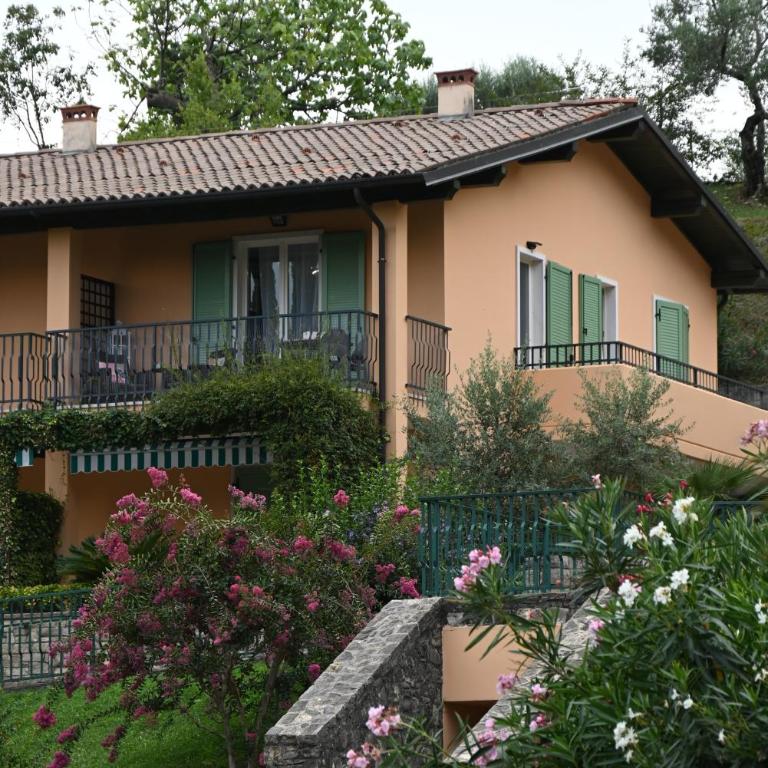 La Verbena a fianco del Vittoriale, vista piscina, 10 minuti a piedi dal lungo lago - Appartamento con 1 Camera da Letto - 29
