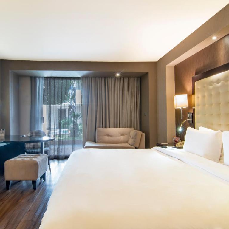 Hotel Lucerna Tijuana - Deluxe King Room - 4