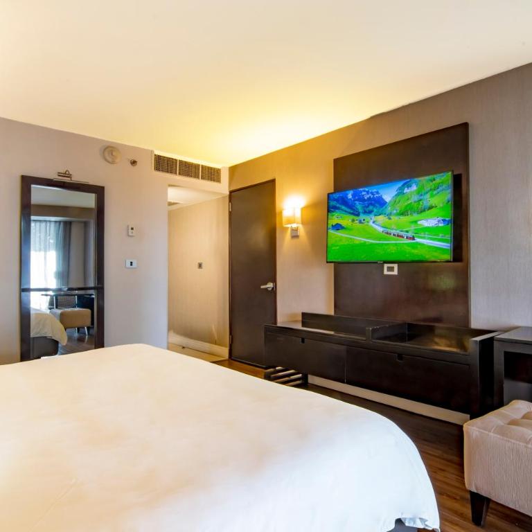 Hotel Lucerna Tijuana - Deluxe King Room - 6