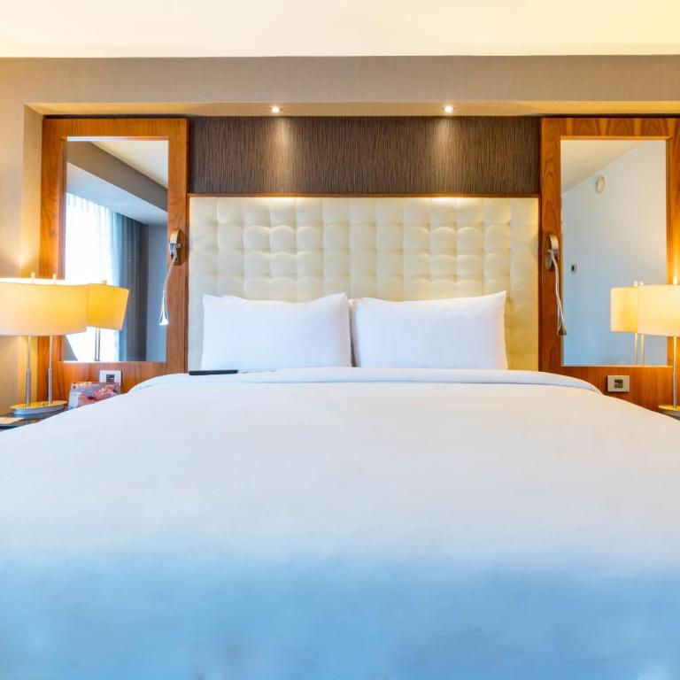 Hotel Lucerna Tijuana - Lucerna Select King Room - 3