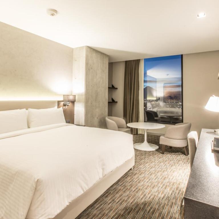 Four Points by Sheraton Puebla - Grand Traditional with One King Bed and Volcano View - 1
