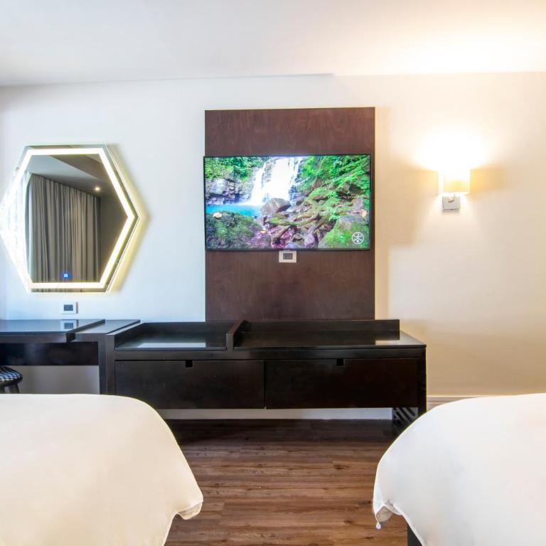 Hotel Lucerna Tijuana - Deluxe Double Room - 5