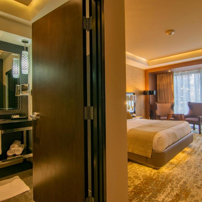 K Tower Boutique Hotel By Lucerna - Premium 1 King Bed - 13