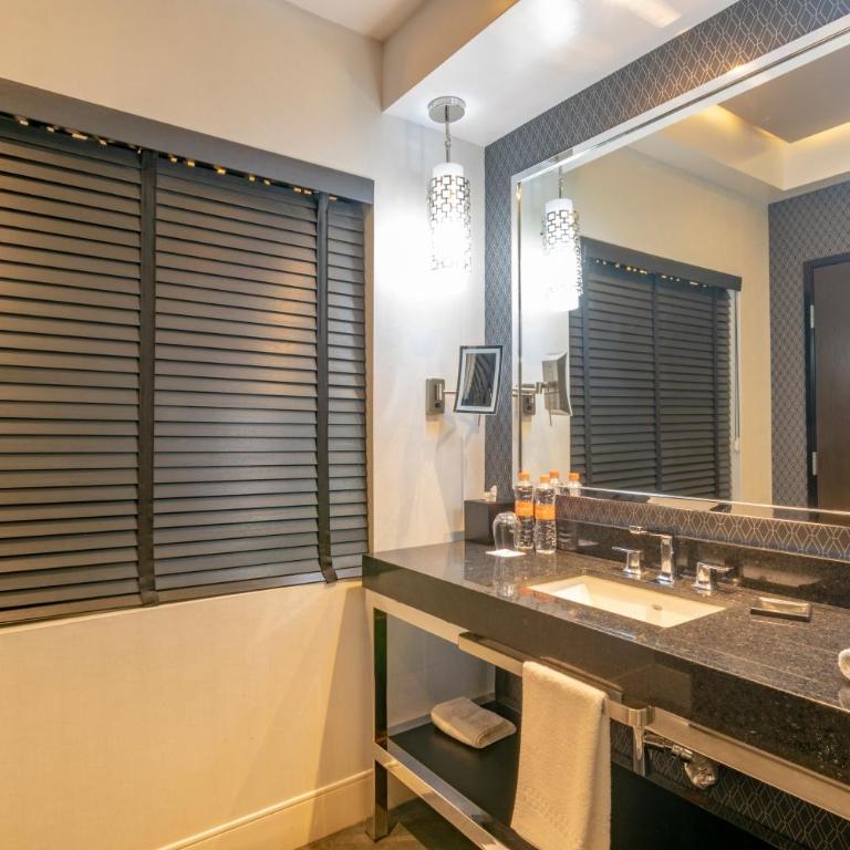 K Tower Boutique Hotel By Lucerna - Premium 2 Double Bed - 9