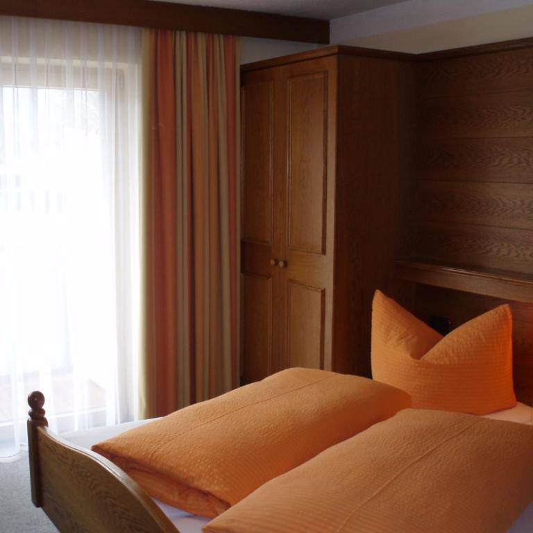 Haus Wiesenblick - Doppel-/Zweibettzimmer mit Balkon - 17