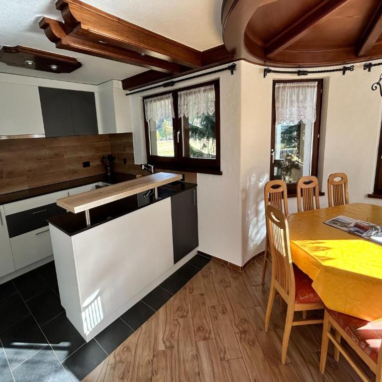 Chalet in Saas Fee near Ski Slopes - Apartment mit 4 Schlafzimmern - 3