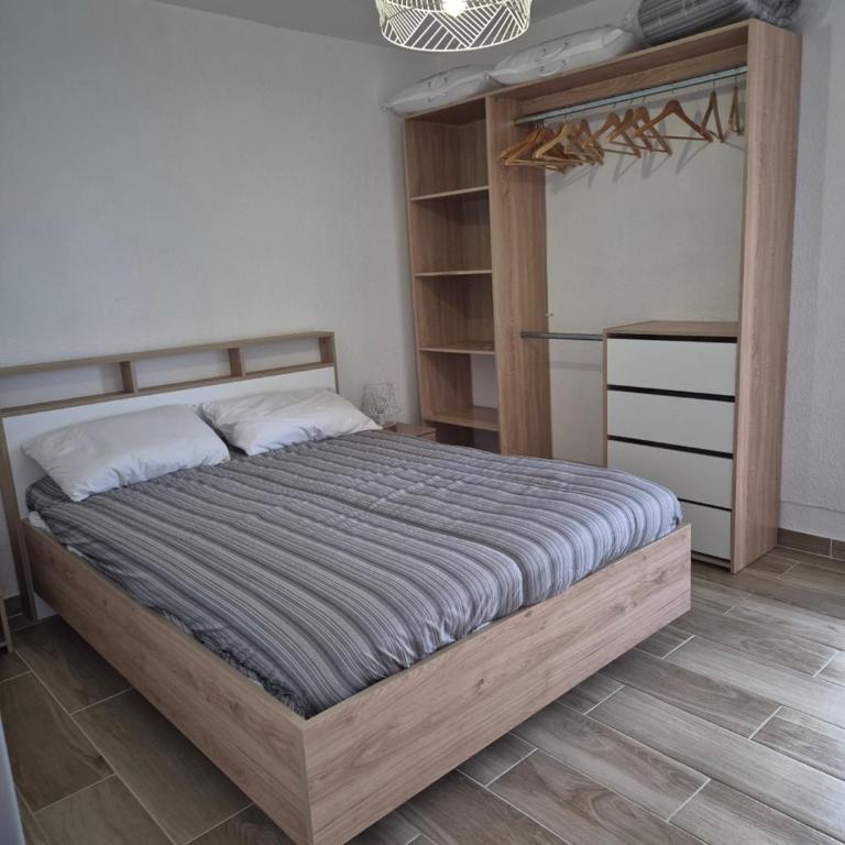 T2 4 pers, rénové en bord de plage , clim et parking classé 2 étoiles - Apartment mit 1 Schlafzimmer - 8