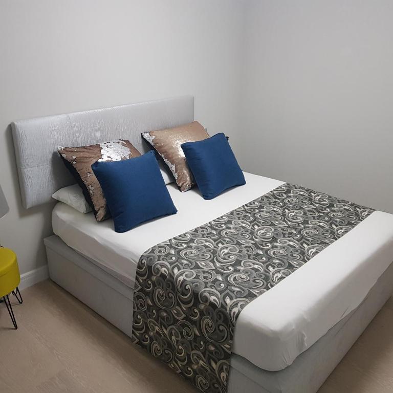 Luxury Home - Two-Bedroom Deluxe Apartment - 16