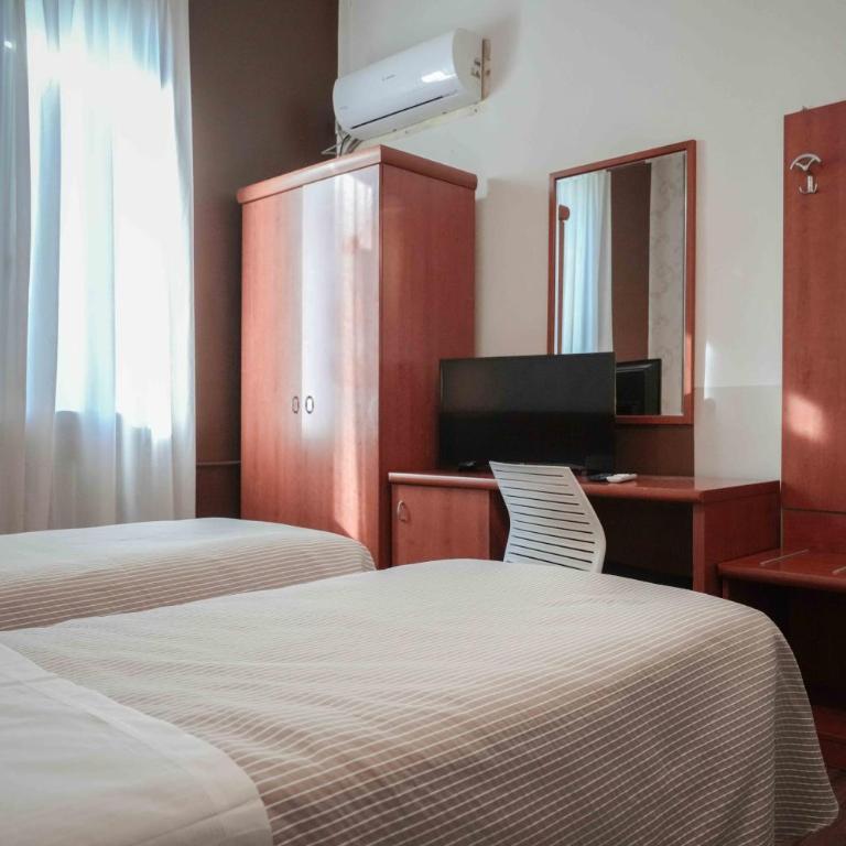 Hotel Universo - Camera Doppia con Letti Singoli - 12