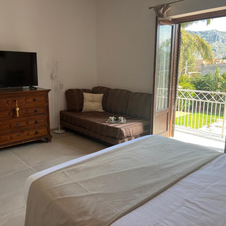 Domus Orestea Luxury Suites - Junior Suite with Pool View - 5