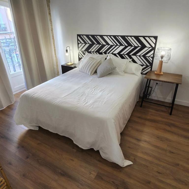 Apartamentos Almada - calle Alfonso - Plaza SAS - Apartamento Deluxe de 2 dormitorios - 2
