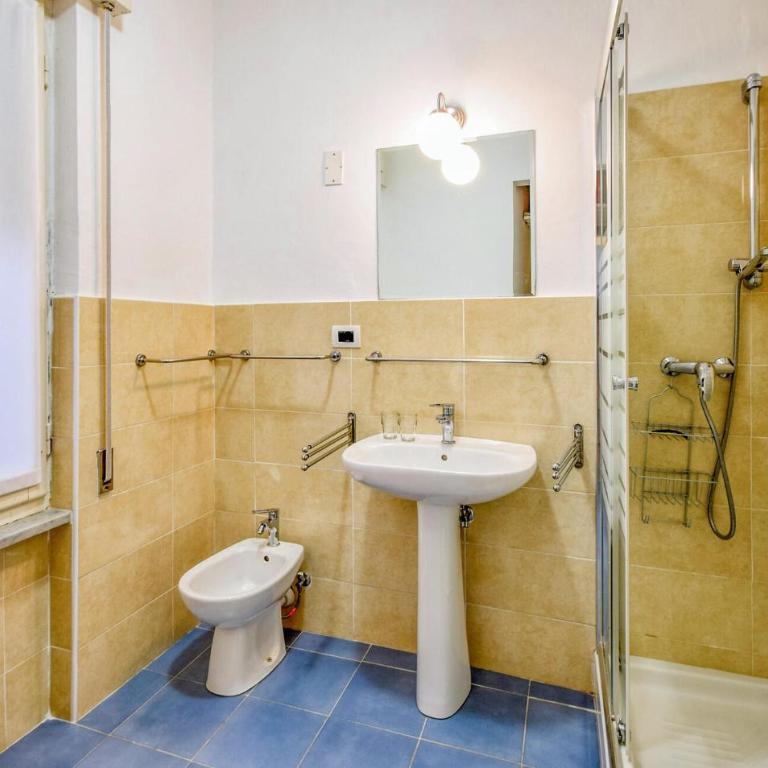 2 Bedroom Amazing Apartment In Moneglia - Two-Bedroom Apartment - 12