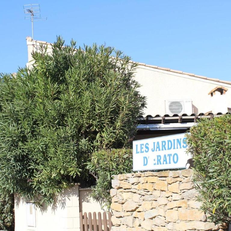 Pavillon Cosy 3 pièces avec véranda et parking GN520-048 - Maison 2 Chambres - 3