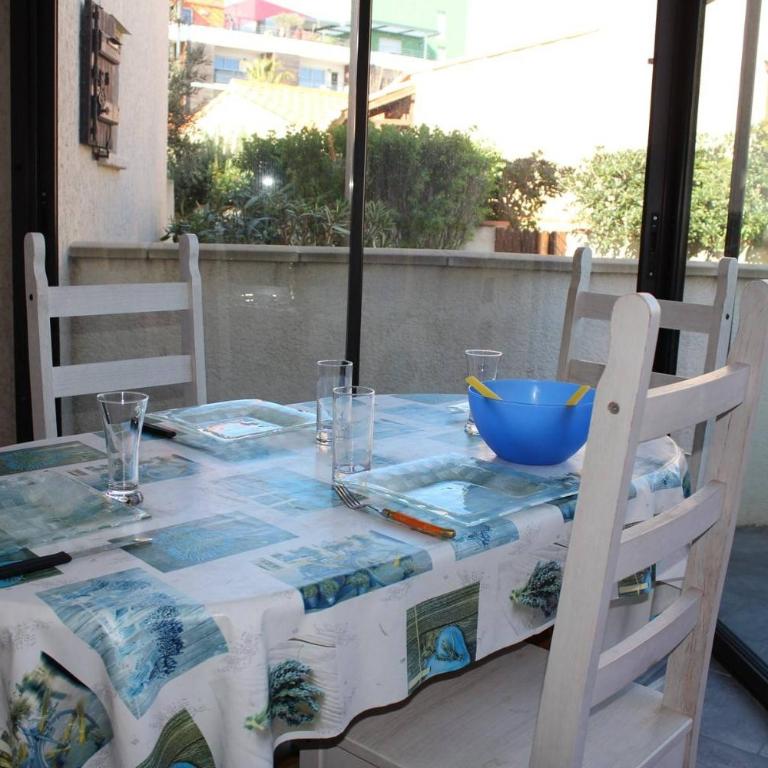 Pavillon Cosy 3 pièces avec véranda et parking GN520-048 - Maison 2 Chambres - 4