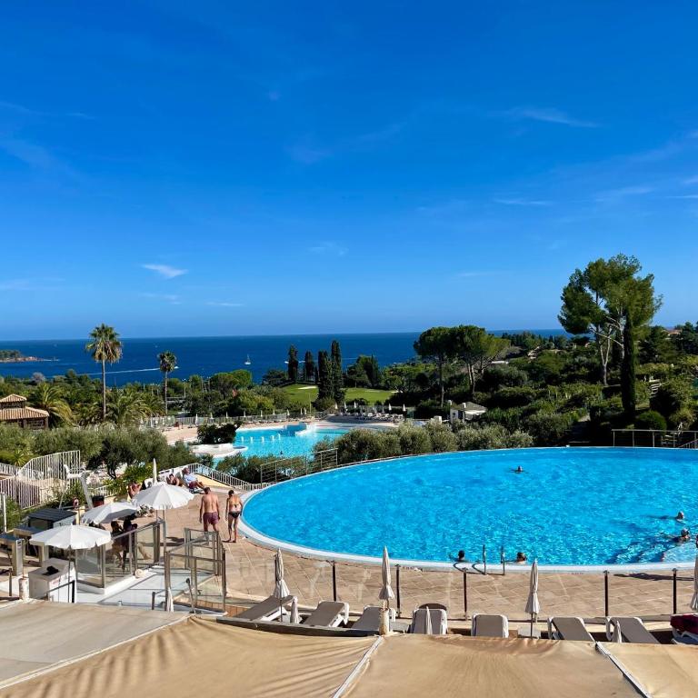 Village cap Esterel, piscine, plage - Apartamento con terraza - 68