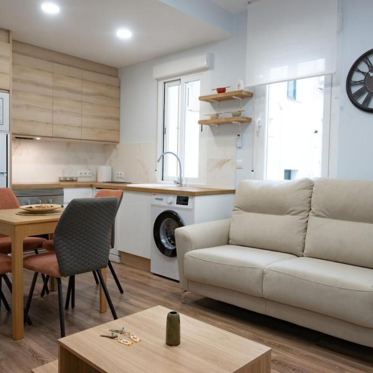 Luxurious apartment in Malasaña Centro madrid Temporal VAL212 - Two-Bedroom Apartment - 1