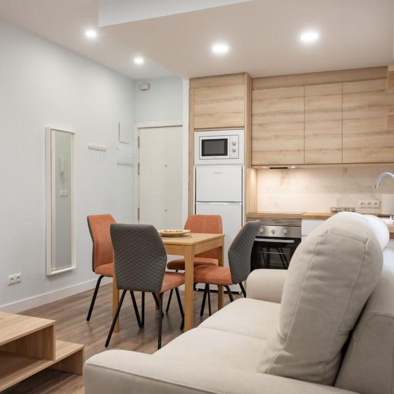 Luxurious apartment in Malasaña Centro madrid Temporal VAL212 - Two-Bedroom Apartment - 7