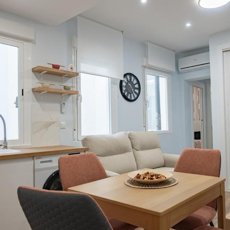 Luxurious apartment in Malasaña Centro madrid Temporal VAL212 - Two-Bedroom Apartment - 11