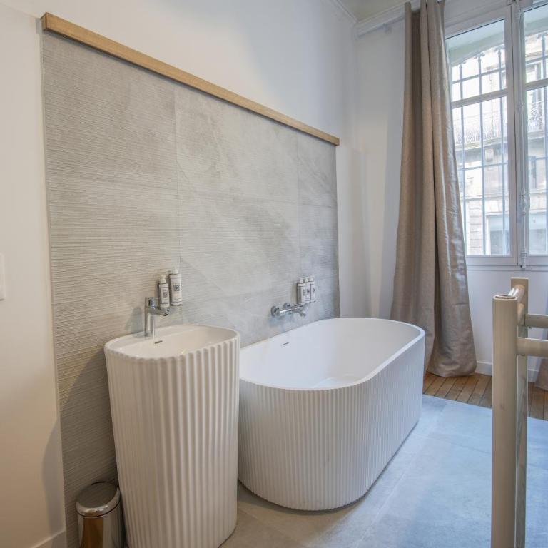 Villa Victor Hugo by Odomo - Two-Bedroom Apartment with Terrace - 3