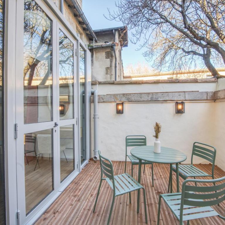 Villa Victor Hugo by Odomo - Two-Bedroom Apartment with Terrace - 14