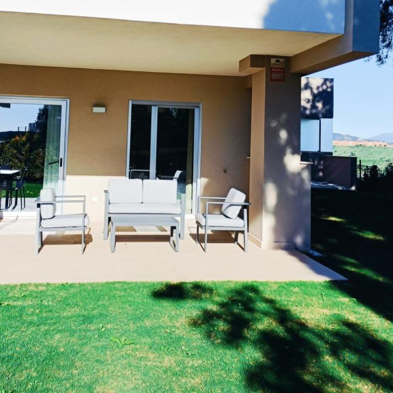 Sunny Golf - Deluxe Two-Bedroom Apartment with Garden View - 15