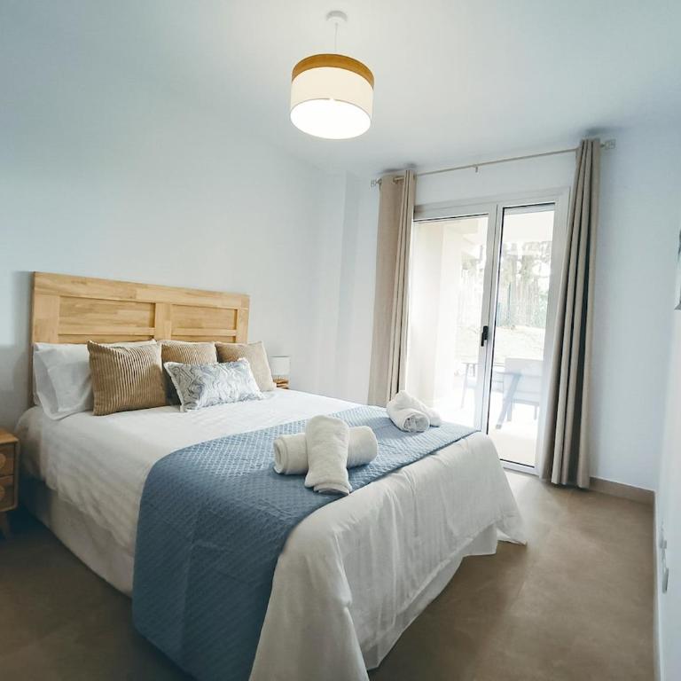 Sunny Golf - Deluxe Two-Bedroom Apartment with Garden View - 17