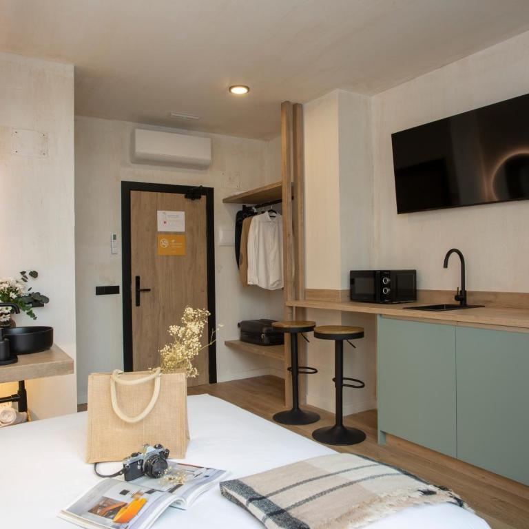 Nomad Haux Mestalla - Double Room with Terrace - 9