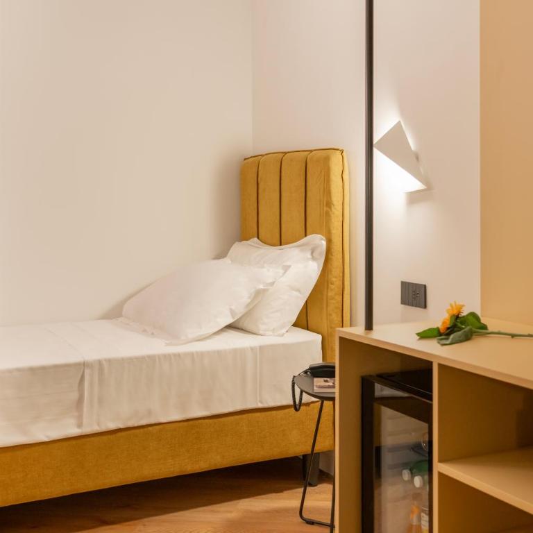 BISCARDI Hotel - Camera Singola Ampia - 1
