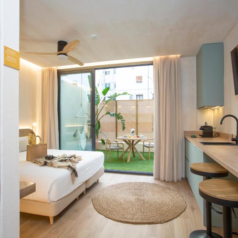 Nomad Haux Mestalla - Double Room with Terrace - 12