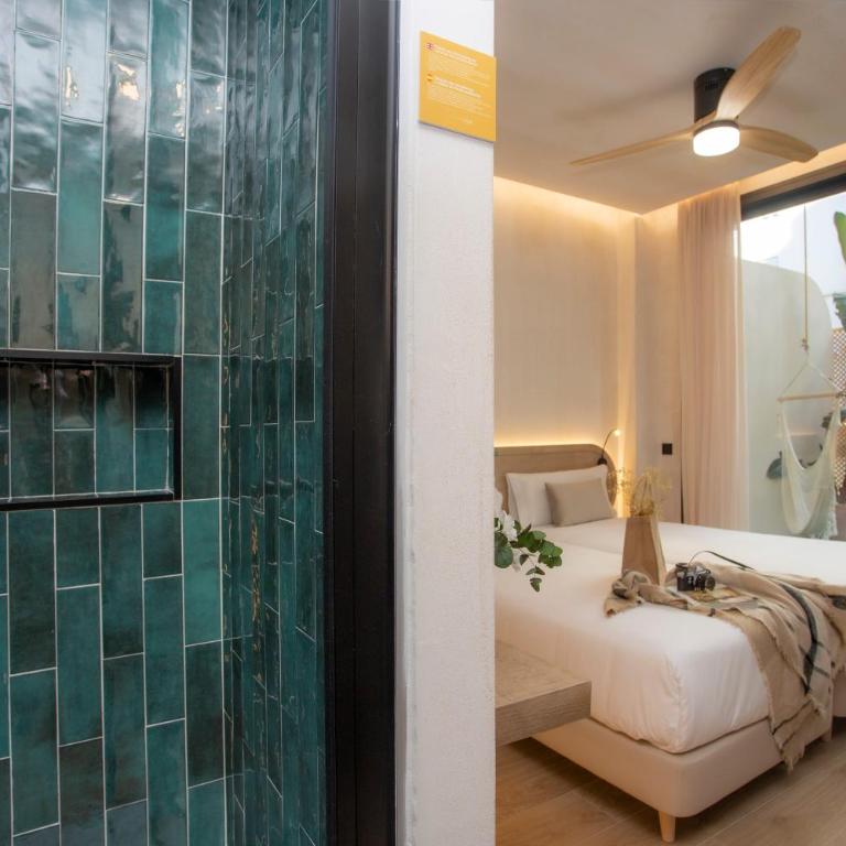 Nomad Haux Mestalla - Double Room with Terrace - 8