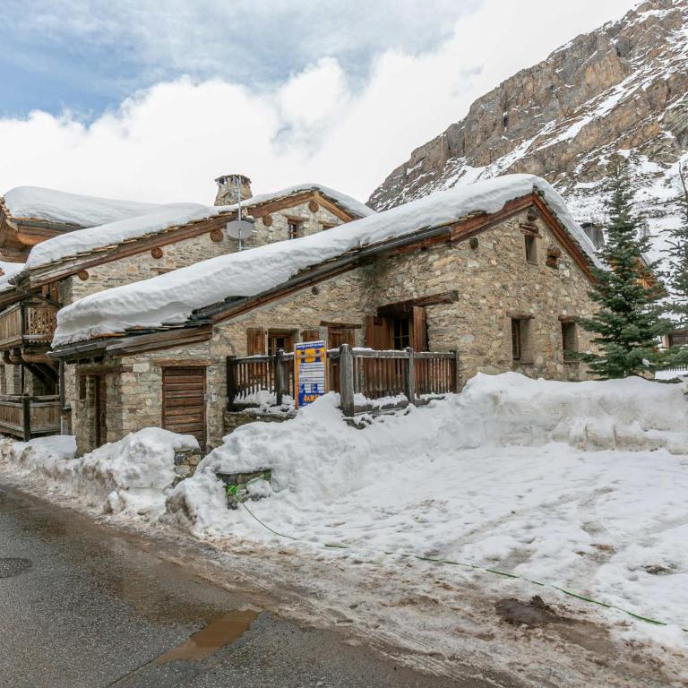 Chalet 17°C restauré, 4 ch, au cœur du vieux Val-d'Isère, grande cheminée, proche pistes, parking, WiFi - FR-1-694-358 - Chalet - 20