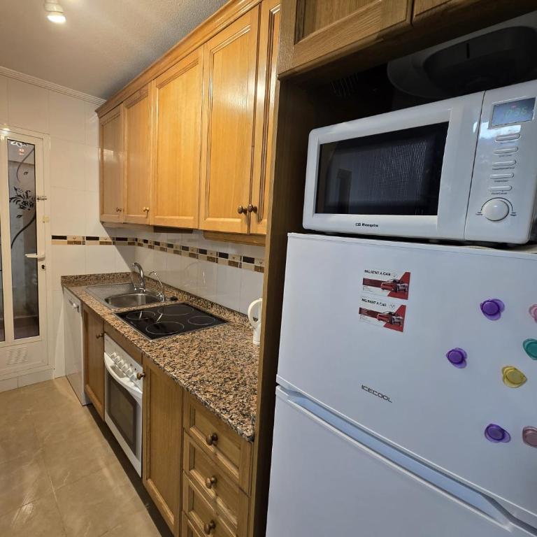 Sunny ground floor apartment with a large terrace and direct access to the pool - Apartamento de 2 dormitorios - 12