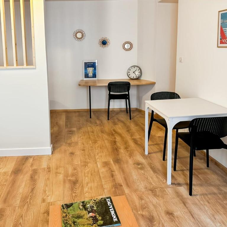 Studio Atypique Centre Vichy - Appartement - 5